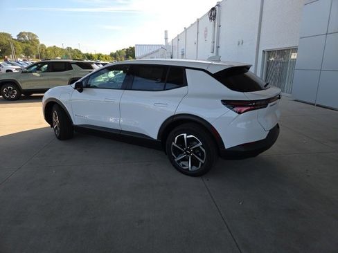 New 2026 Chevrolet Equinox EV LT image 11