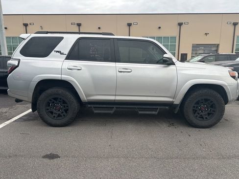 Used 2022 Toyota 4Runner TRD Off-Road Premium w/ Moonroof Package AWD/4WD image 2