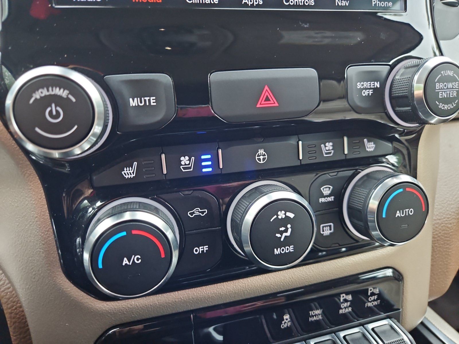 Used 2019 RAM 1500 Laramie RWD image 27