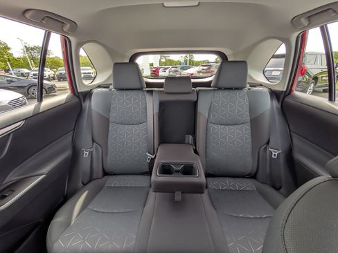 Certified 2025 Toyota RAV4 XLE w/ Convenience Package FWD image 22