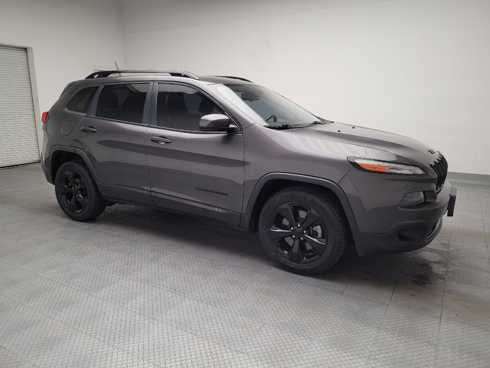 Used 2018 Jeep Cherokee Latitude w/ Altitude Package FWD image 11