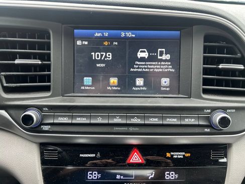 Used 2020 Hyundai Elantra SEL FWD image 10