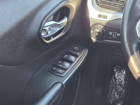 Used 2016 Jeep Cherokee Trailhawk w/ Cold Weather Group image 29