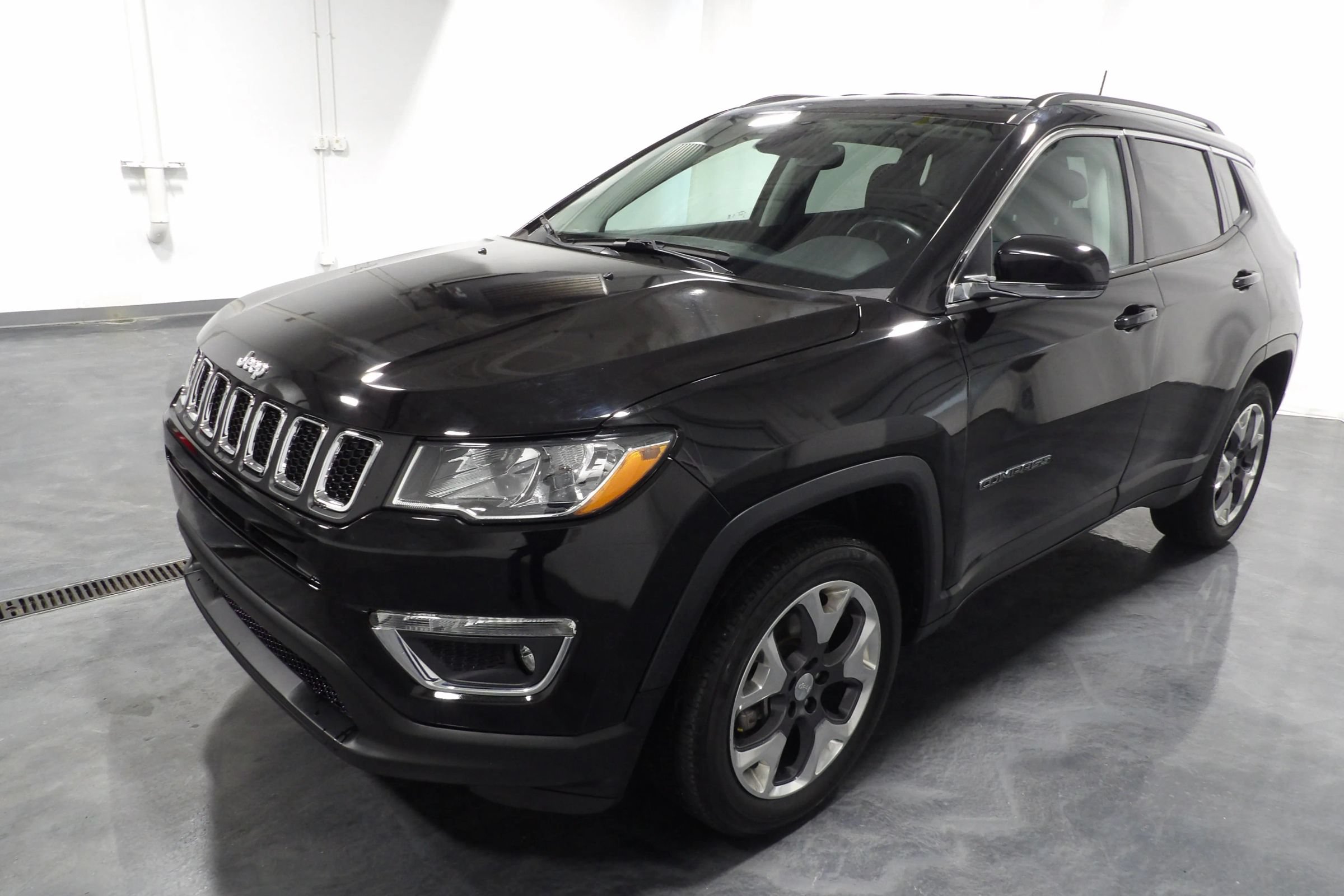 Used 2020 Jeep Compass Limited AWD/4WD image 3