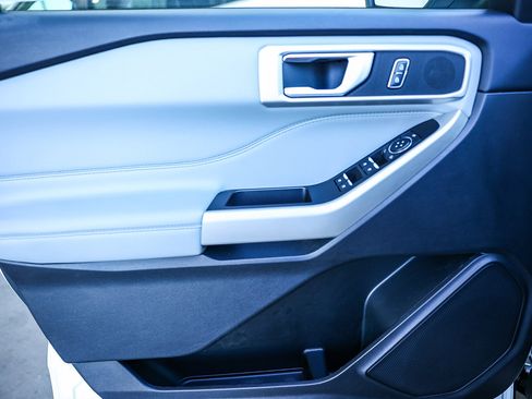 Used 2022 Ford Explorer XLT w/ Equipment Group 202A image 27