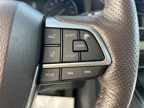 Used 2021 Toyota Sienna Platinum AWD/4WD image 29