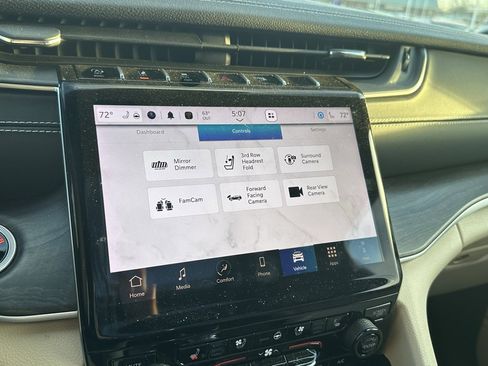 Used 2024 Jeep Grand Cherokee L Limited w/ Luxury Tech Group II image 35