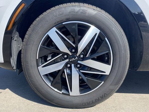 Used 2022 Kia Sorento S w/ Panoramic Sunroof Package image 9