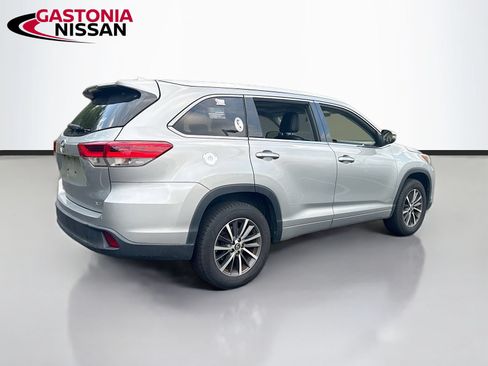 Used 2018 Toyota Highlander XLE FWD image 9