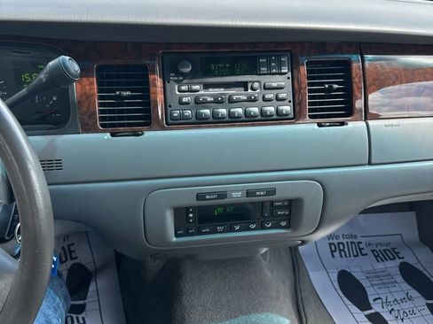 Used 1999 Lincoln Town Car Executive RWD image 10