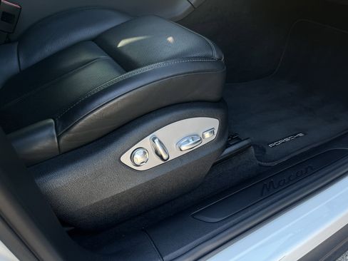 Certified 2022 Porsche Macan image 36