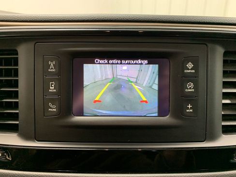 Used 2017 Chrysler Pacifica LX FWD image 8