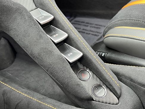 Used 2021 McLaren 720S Luxury image 29