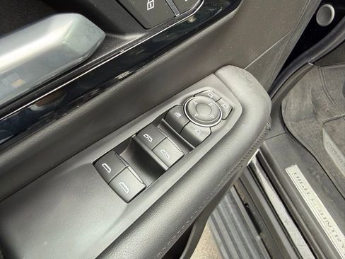 Used 2025 Chevrolet Tahoe High Country image 12