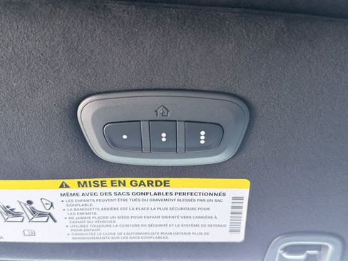 New 2027 Chrysler Pacifica Pinnacle w/ Theater Group FWD image 13