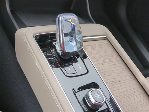 New 2026 Volvo XC90 B6 Plus image 13