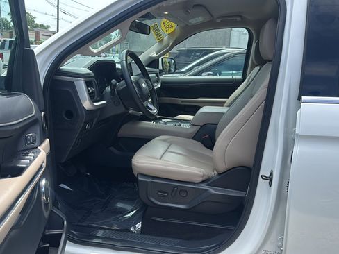 Used 2022 Ford Expedition XLT AWD/4WD image 12