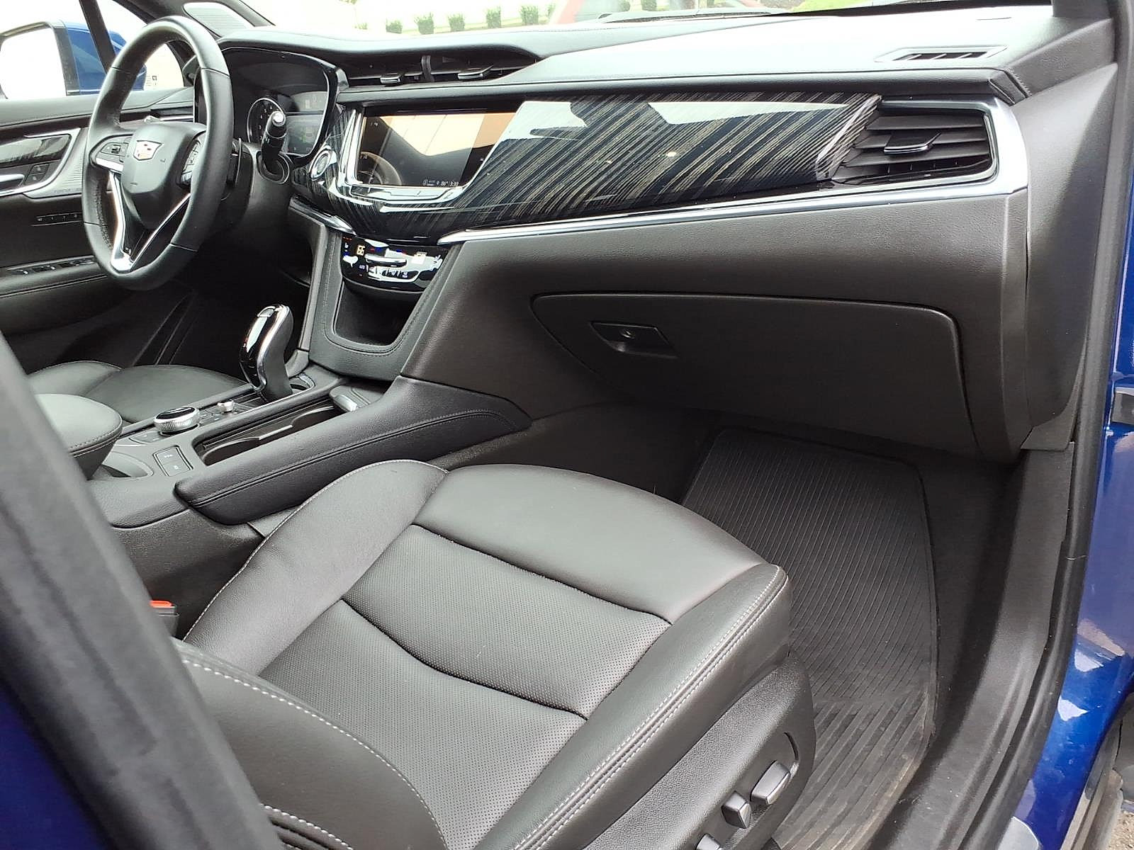 Used 2024 Cadillac XT6 Premium Luxury AWD/4WD image 9