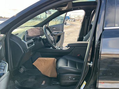 Used 2024 Cadillac XT4 Premium Luxury image 13