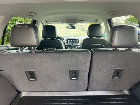 Used 2022 GMC Terrain SLT image 13