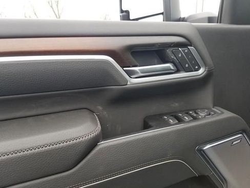New 2026 GMC Sierra 2500 Denali w/ Denali Reserve Package AWD/4WD image 11