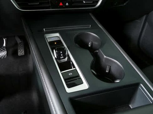 Certified 2025 Volkswagen Atlas SE image 18