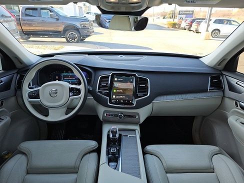 Used 2025 Volvo XC90 T8 Ultra image 8