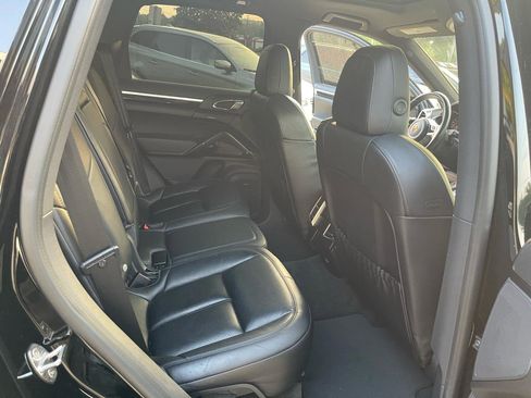 Used 2017 Porsche Cayenne AWD/4WD image 24
