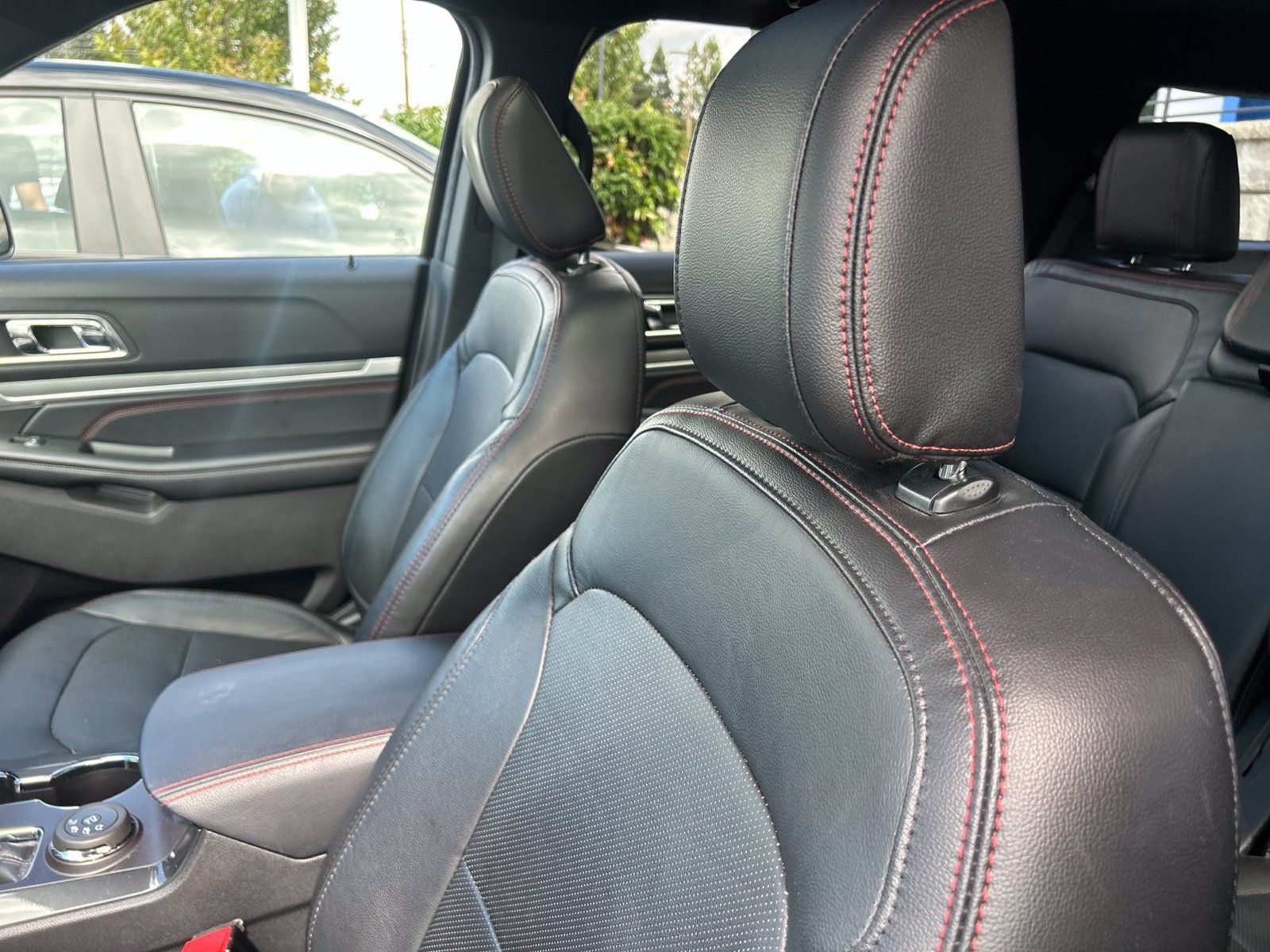 Used 2018 Ford Explorer Sport w/ Equipment Group 401A AWD/4WD image 5