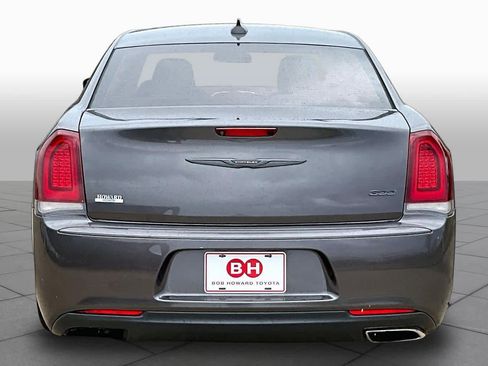 Used 2020 Chrysler 300 Touring w/ Sport Appearance Package RWD image 5