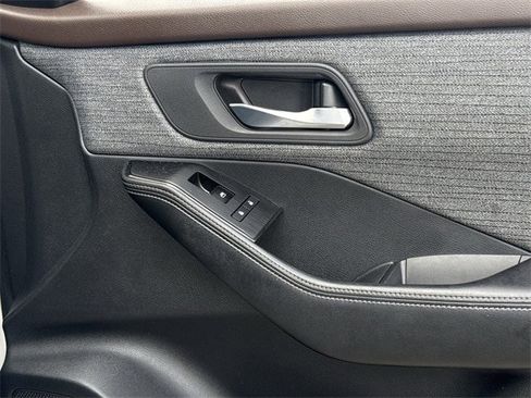 Used 2022 Nissan Rogue SV image 27