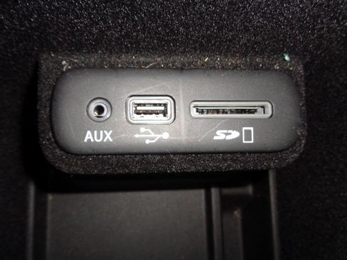 Used 2015 Chrysler 300 C w/ Light Group image 15