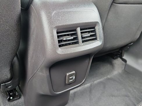 Used 2024 Chevrolet Equinox LT FWD image 25