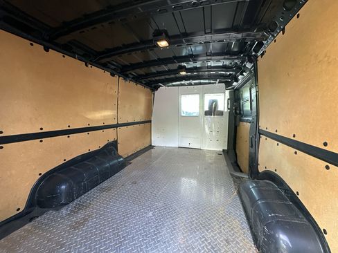 Used 2019 Nissan NV 3500 SL w/ Navigation Package RWD image 23