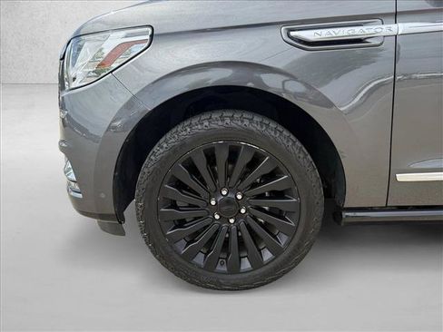 Used 2018 Lincoln Navigator Reserve w/ Technology Package AWD/4WD image 18