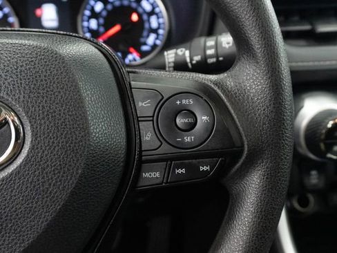 Used 2021 Toyota RAV4 XLE w/ Convenience Package FWD image 19