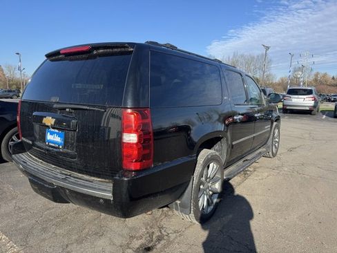 Used 2013 Chevrolet Suburban LTZ image 2