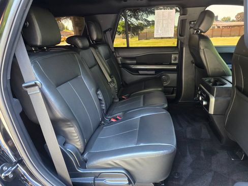 Used 2018 Ford Expedition XLT AWD/4WD image 20