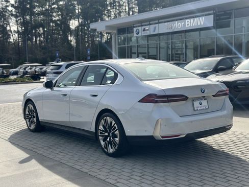 Certified 2024 BMW 530i w/ Premium Package image 4