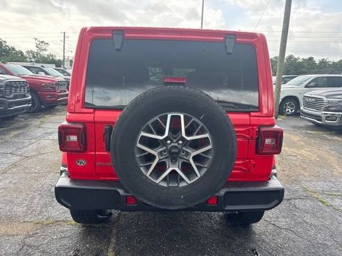 Used 2025 Jeep Wrangler Unlimited Sahara AWD/4WD image 4