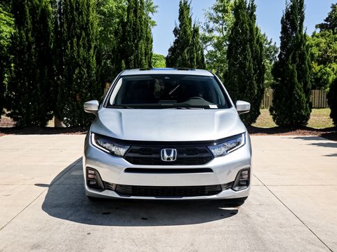 New 2026 Honda Odyssey Touring image 3