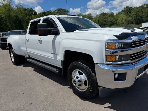 Used 2017 Chevrolet Silverado 3500 LT w/ LT Convenience Package AWD/4WD image 12