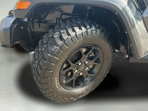 Used 2024 Jeep Gladiator Sport AWD/4WD image 30