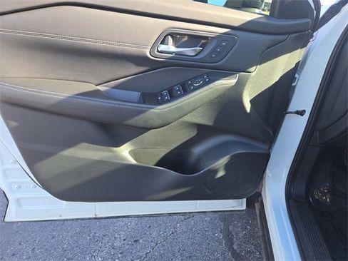 Certified 2025 Nissan Rogue SL w/ SL Premium Package image 41