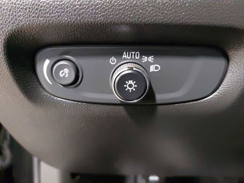 Used 2022 Chevrolet Traverse LT image 26