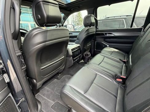 Used 2023 Jeep Wagoneer Series II w/ Convenience Group I AWD/4WD image 6