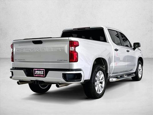 Used 2022 Chevrolet Silverado 1500 Custom RWD image 2