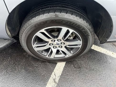 Used 2024 Ford Expedition Max XLT image 17