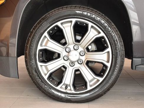 Used 2018 Chevrolet Tahoe LT w/ Luxury Package AWD/4WD image 9