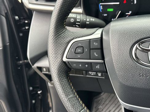 Used 2024 Toyota Sienna XLE Woodland Edition image 11